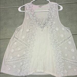 Elegant White Embroidered Women's Top